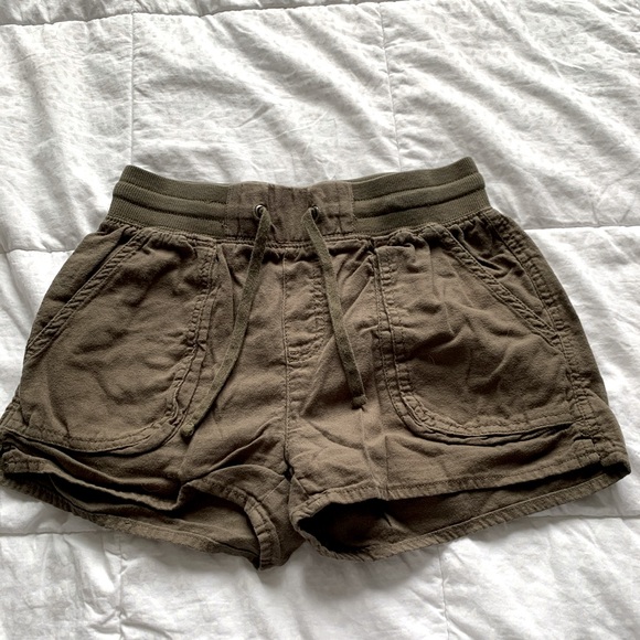 Green Cargo Shorts Garage - Picture 1 of 3